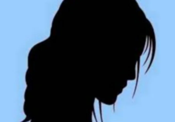 8th class a Girl from surat run away from home become model