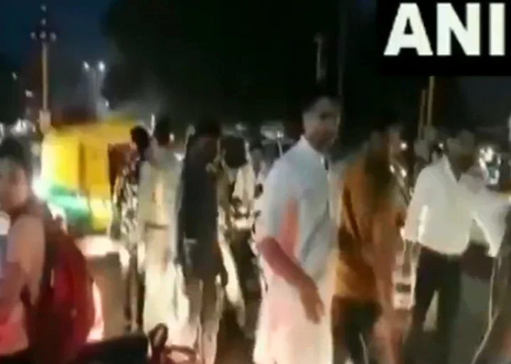 Video : जाम में फंसे मप्र के मंत्री जीतू पटवारी, कार से उतरकर किया ट्रैफिक कंट्रोल