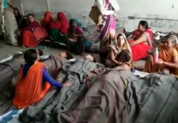 शर्मनाक, छतरपुर में नसबंदी के बाद महिलाओं को जमीन पर लिटाया