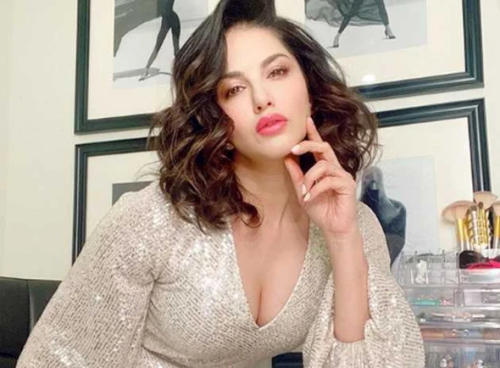 Sunny Leone Sunny Selfie