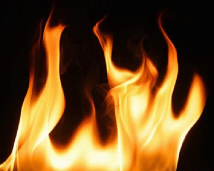 Massive fire breaks out in 7-storey commercial building in Mumbai