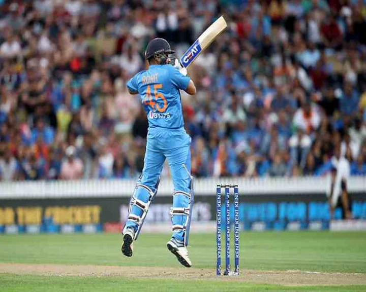 ind vs nz 3rd t20 : रोहित शर्मा ने ठोंके 23 गेंदों पर 50 रन, 3 छक्के भी जड़े