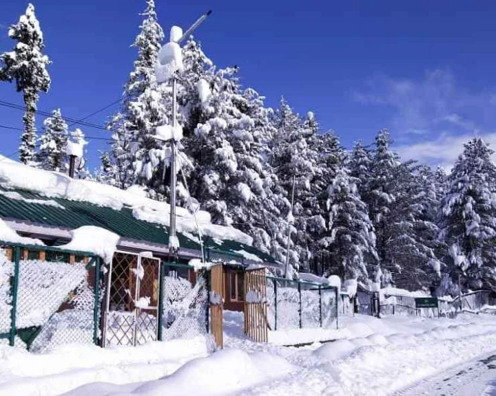 Heavy snowfall in Banihal Jammu and Kashmir