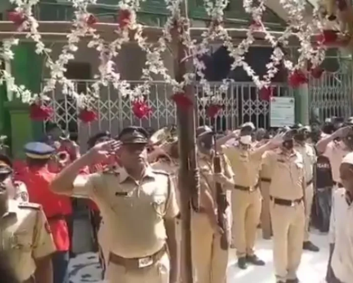 Fact Check: क्या उद्धव सरकार ने शुरू की दरगाह पर मुंबई पुलिस की सलामी की परंपरा? जानिए सच