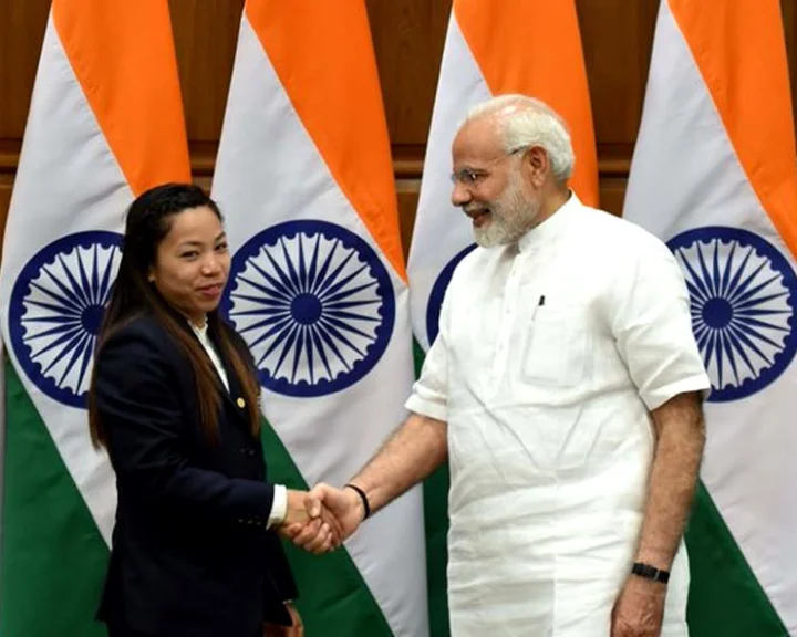 मीराबाई चानू ने PM को बताया, क्यों गोल्ड जीतने के बाद छलक आए थे आंसू (Video)