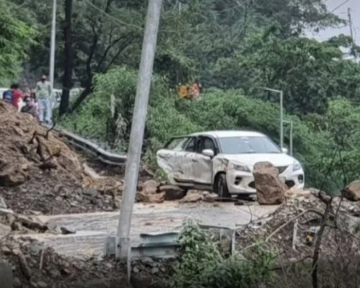 Mussoorie-Dehradun road
