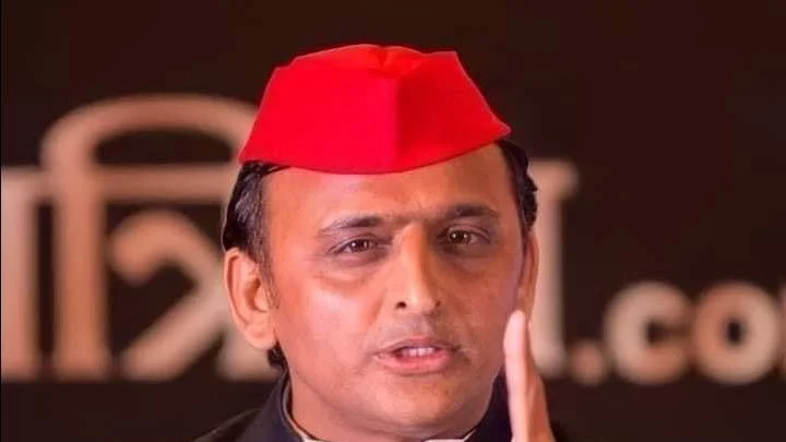 दिव्यांगांचे मत मतदान अधिकाऱ्यानेच टाकले, अखिलेश यांनी कारवाईची मागणी केली