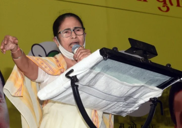 lalu yadav supports mamta banarjee as india leader