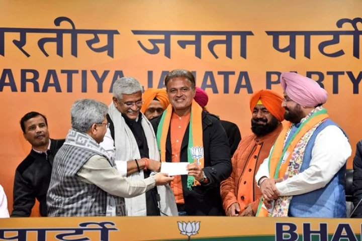दिनेश मोंगिया