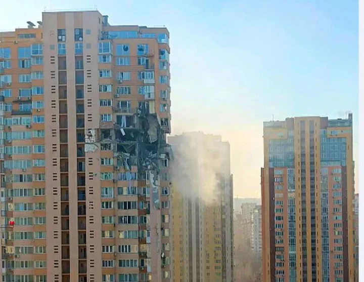Russia Ukraine War: यूक्रेन की राजधानी कीव में सख्त कर्फ्यू, सड़कों पर दिखने वाला हर शख्स माना जाएगा दुश्मन
