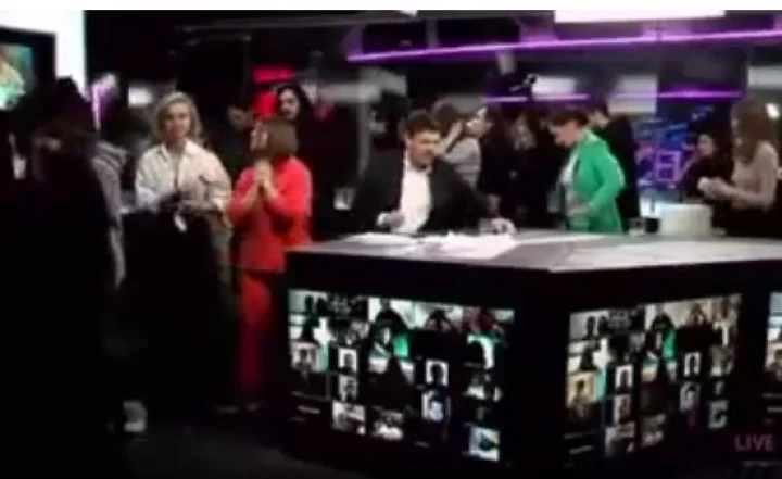 On-Air resignation of entire staff of Russian TV channel