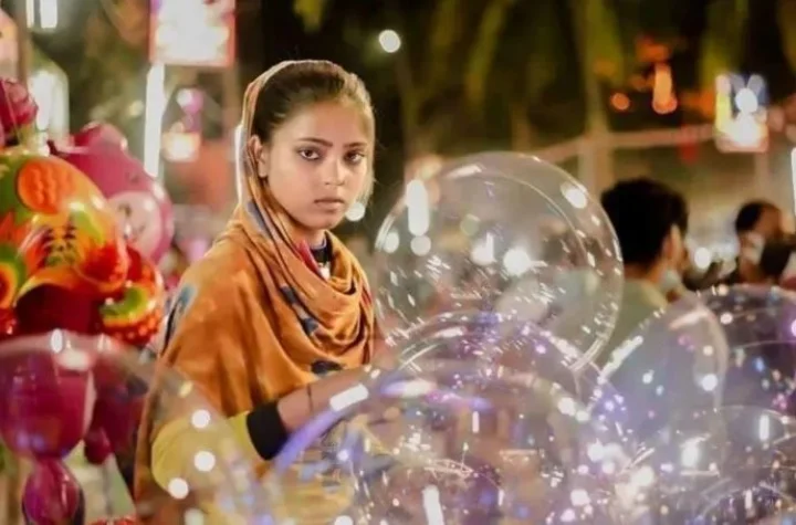 the girl who sold the balloons changed 'Kisbu Ki Kismet'