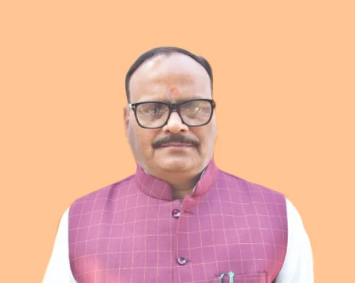 Brajesh Pathak targets Akhilesh