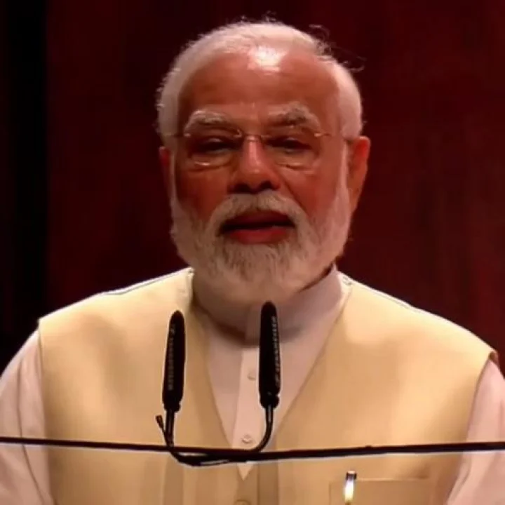 Covid-19: मुख्यमंत्र्यांसोबतच्या बैठकीत पंतप्रधान मोदींचा इशारा, कोरोनाचा धोका टळला नाही, सतर्क राहा