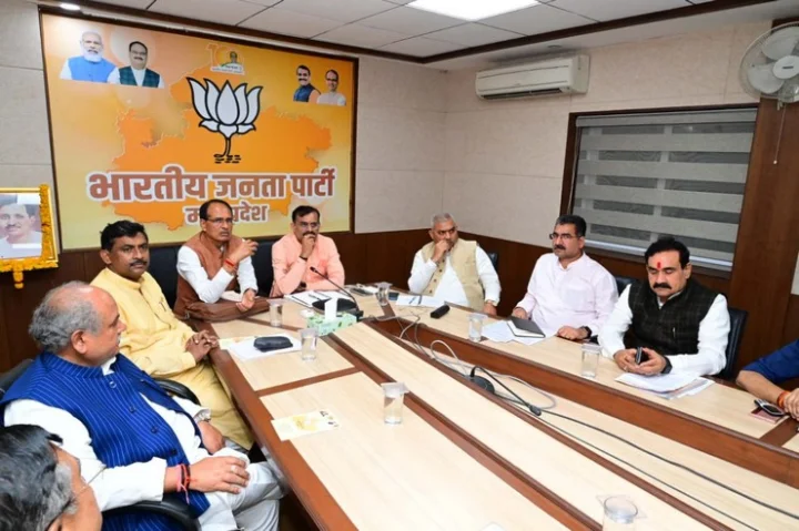 महापौर उम्मीदवारों के नाम तय करने के लिए भाजपा चुनाव समिति की बैठक में मैराथन मंथन, नए चेहरों पर दांव लगाने की तैयारी