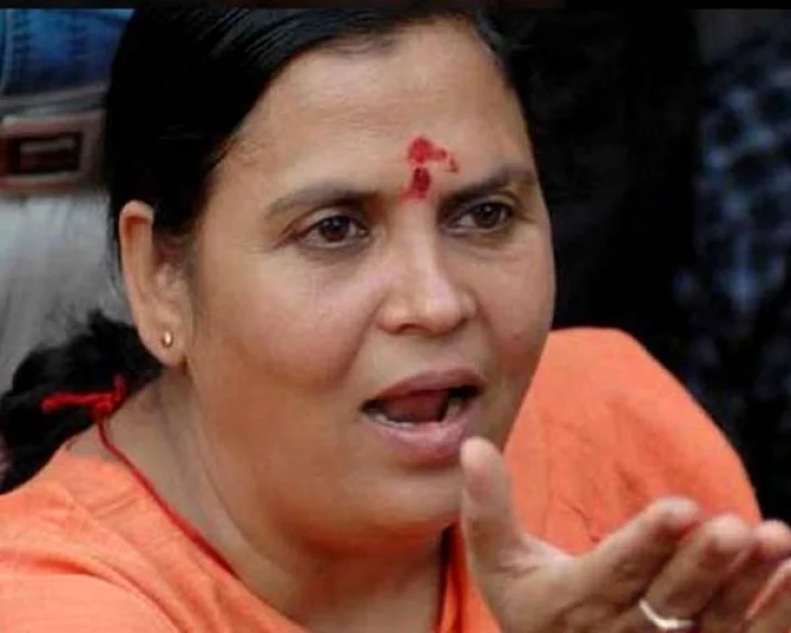 शराब दुकान पर भगवा झंडा
