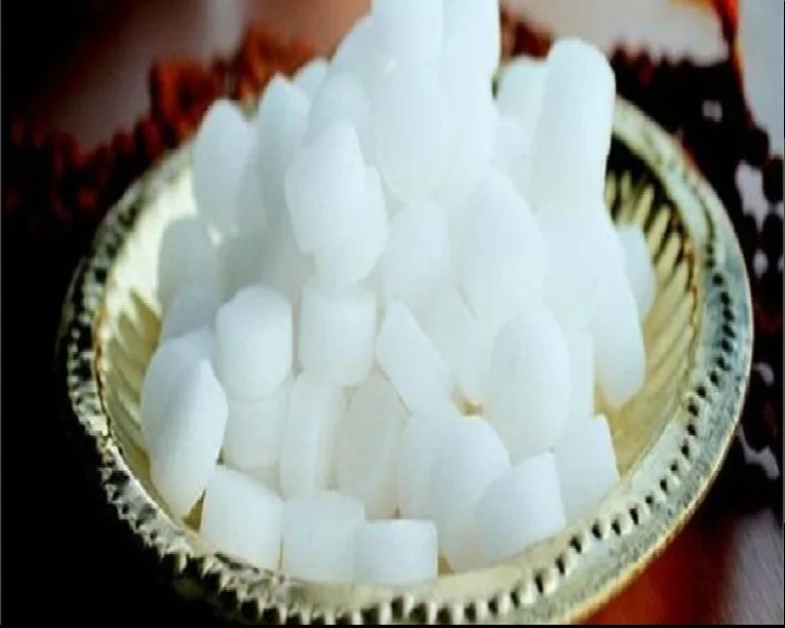 Benefits of camphor for skin