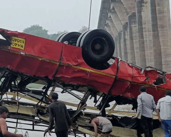 Bus fell in Narmada