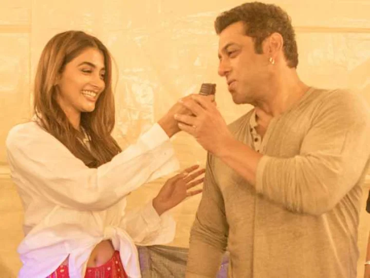 pooja hegde celebrates brithday on kisi ka bhai kisi ki jaan set