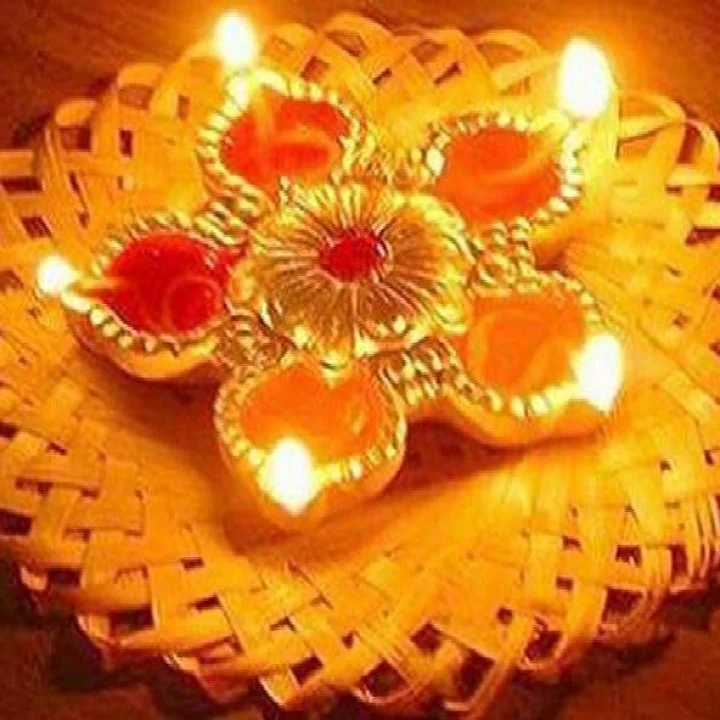Diwali 2023 remedies: दिवाळीपूर्वी लक्ष्मीचा आशीर्वाद हवा असेल तर हे उपाय करून बघा