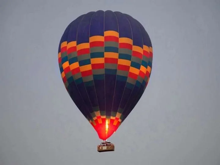 Hot air balloon catches fire in Mexico tourists jump from the sky