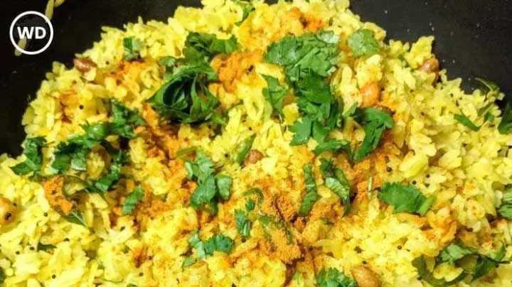 Poha Benefites :  पोहे खाण्याचे फायदे जाणून घ्या, मुलांच्या आहारात समाविष्ट करा