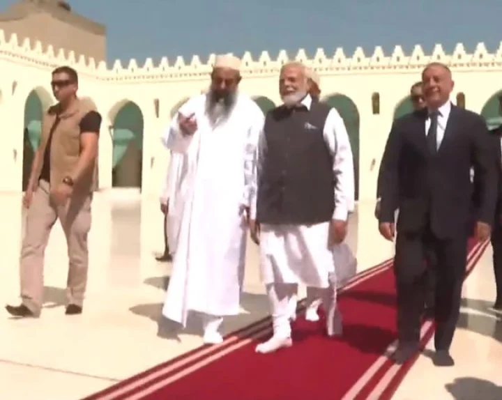 PM Modi visits Al-Hakim Mosque