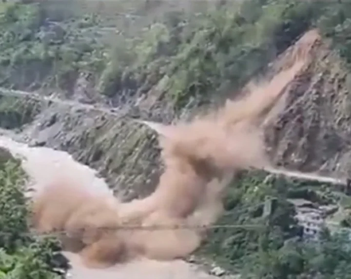 Landslide on Kedarnath footpath