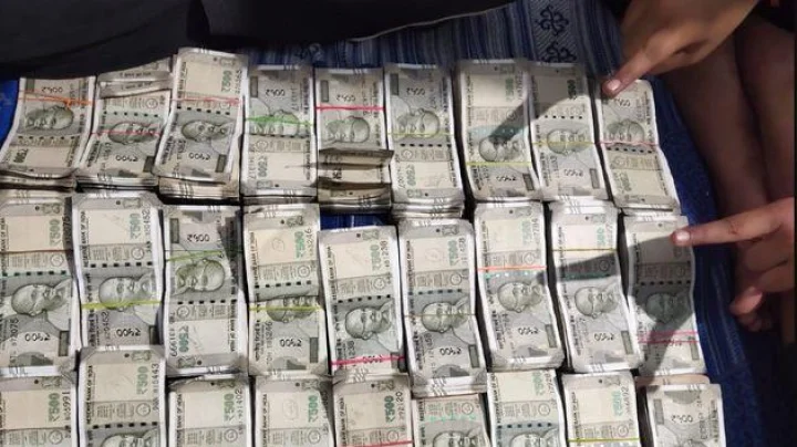 पुण्यात चीनहून मागवलेल्या कागदावर हुबेहूब 500 रुपयांच्या नोटा छापल्या जात होत्या, रॅकेटचा पर्दाफाश करून सहा जणांना अटक