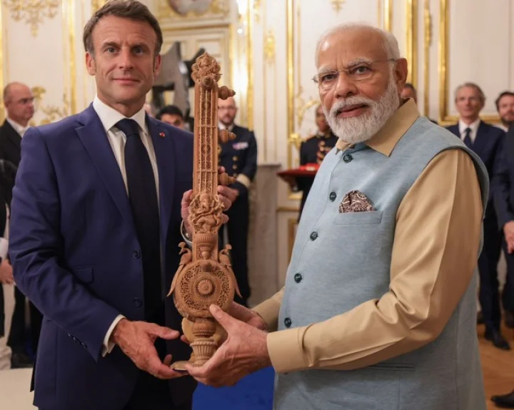 pm modi gift to france president