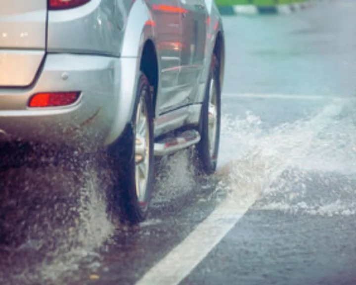Car stuck in overflowing drain in Thane Maharashtra