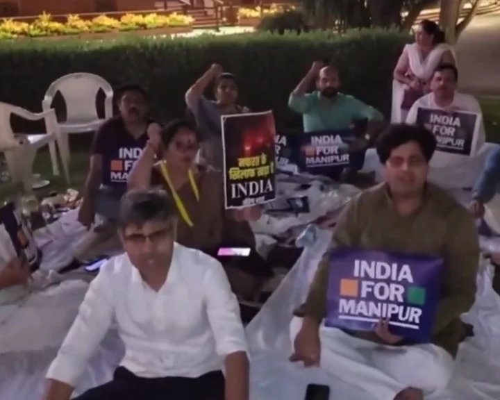 Opposition leaders protest in Parliament premises