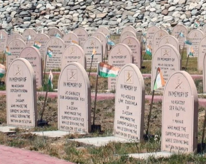 2 students from Bengaluru cycled to Kargil War Memorial