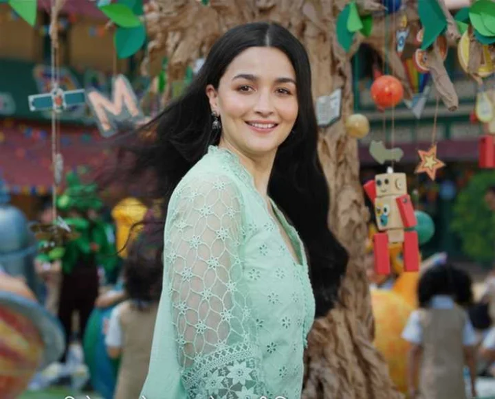 alia bhatt 11 years in industry alia bhatt first salary student of the year entertainment bollywood news in hindi