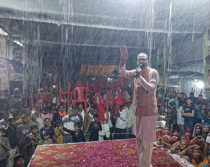 Chief Minister Shivraj Singh Chouhan addressed the public meeting in the rain