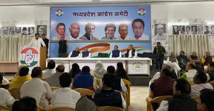 MP में कांग्रेस की करारी हार के बाद कमलनाथ ने EVM  पर उठाए सवाल, इस्तीफे की भी अटकलें