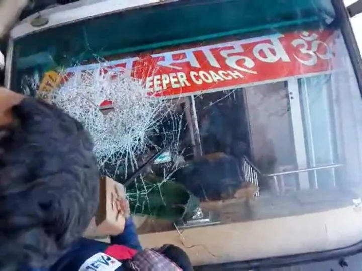 Bus overturned on Kanpur-Etawah National Highway