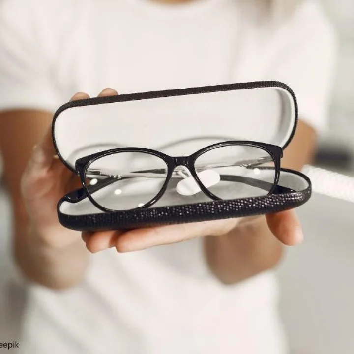 ચશ્મા વગર દેખાતુ નથી ? તો  આજથી જ શરૂ કરી દો આ યોગાસન, તેજ થશે નજર