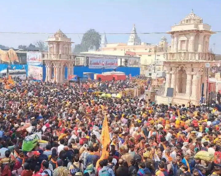 Huge crowd of devotees in Ayodhya Ram Mandir