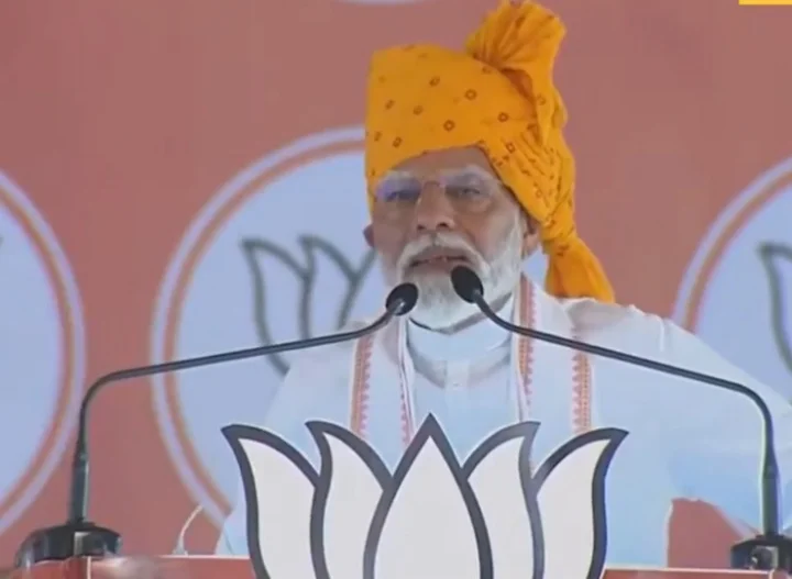 Narendra Modi targeted Congress and SP