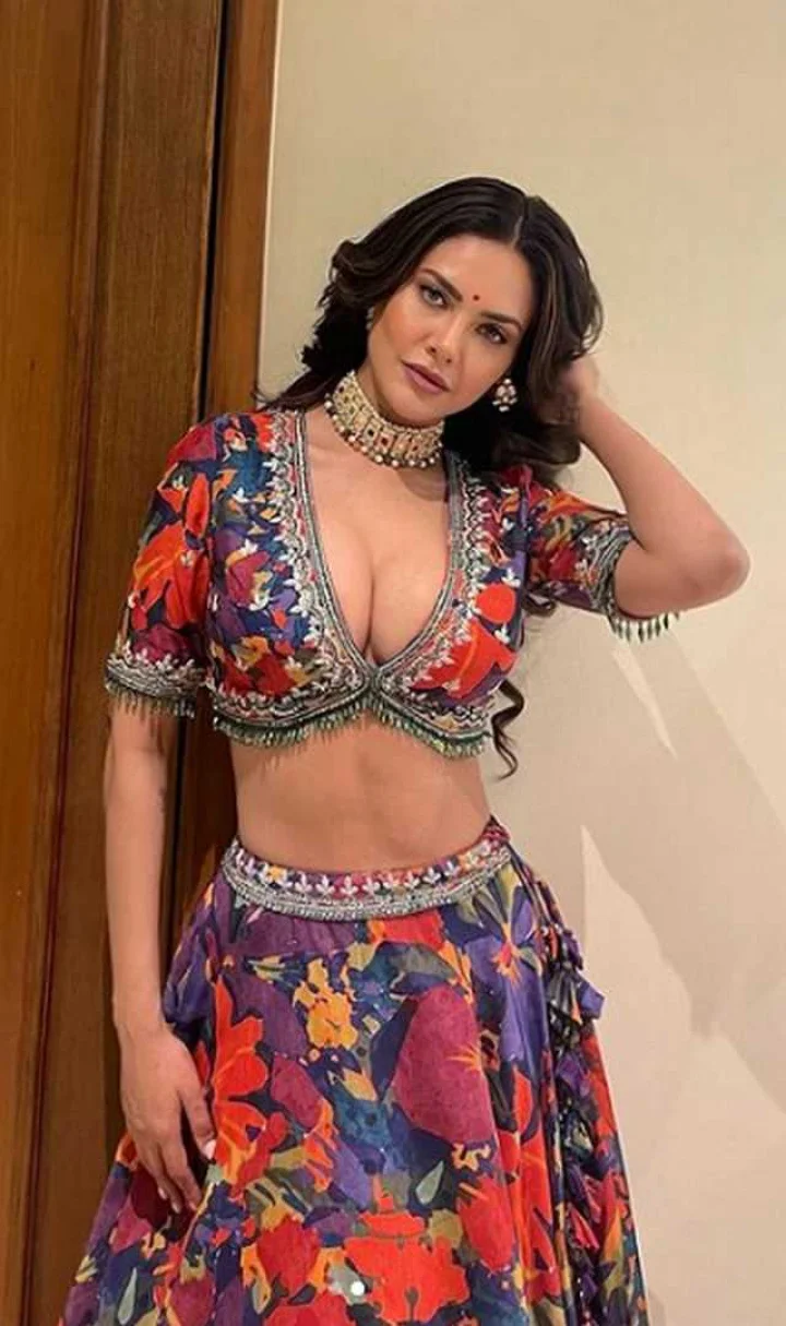 Esha Gupta Lehenga Choli