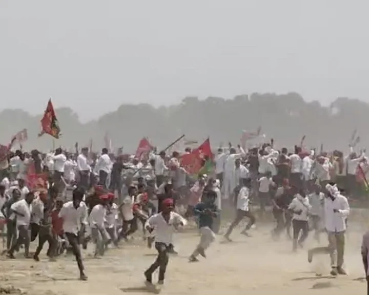 The crowd went out of control in the public meeting of Rahul Gandhi and Akhilesh Yadav in Prayagraj