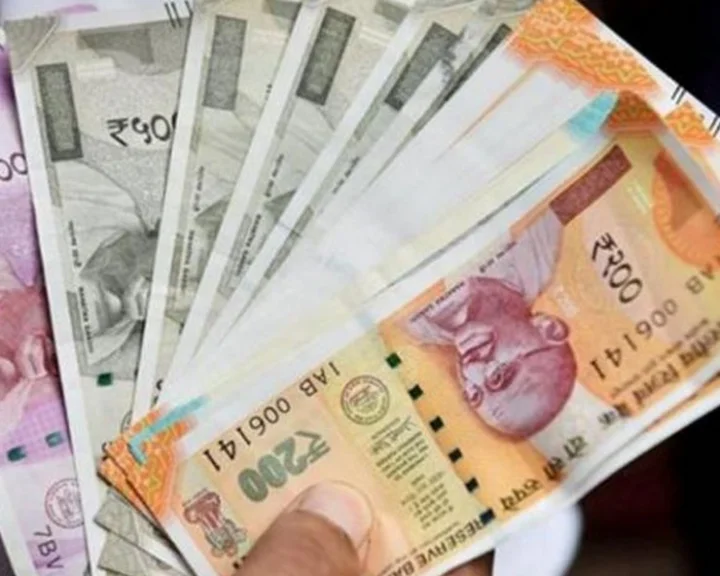 महाराष्ट्रात निवडणूक उड्डाण पथकाने गाडी अडवून व्यावसायिकाकडून पैसे उकळले 2 पोलिसांसह 5 जणांविरुद्ध एफआयआर