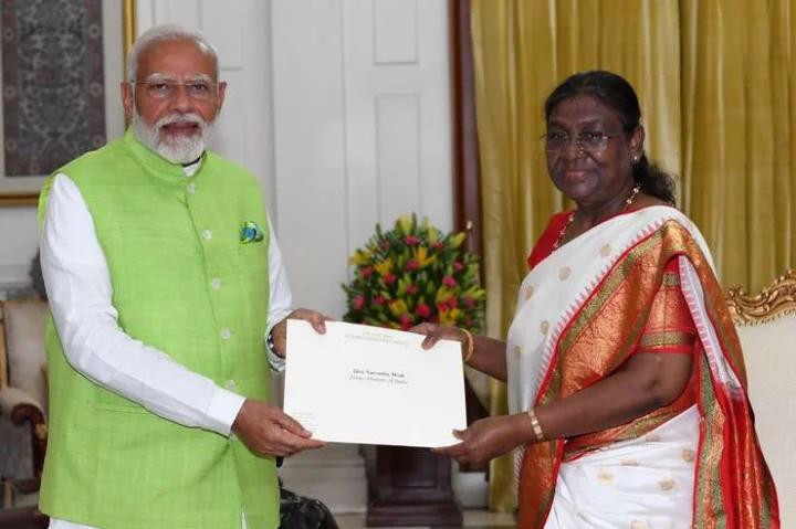 Narendra Modi submitted his resignation to President Draupadi Murmu