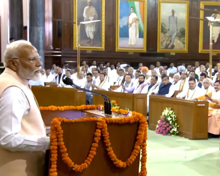 narendra modi in NDA meet