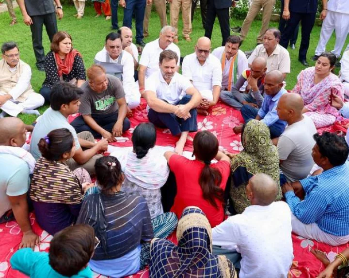 rahul gandhi in hathras