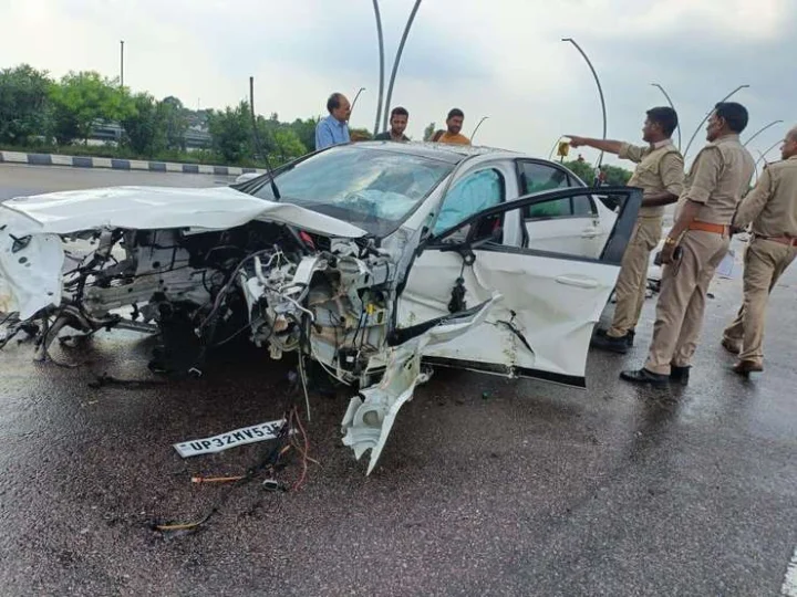UP cabinet minister Nand Gopal Nandi's son and daughter-in-law met with an accident