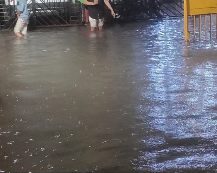 Delhi in distress due to heavy rain
