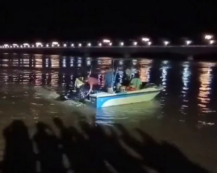 Boat capsized in Saryu river