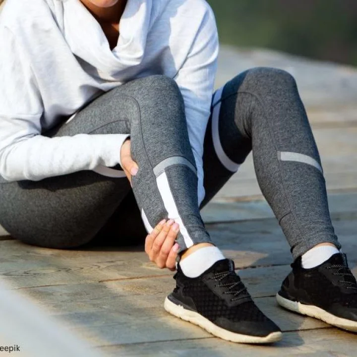 કારણ વગર પગ કેમ દુખે છે? When to worry about leg pain